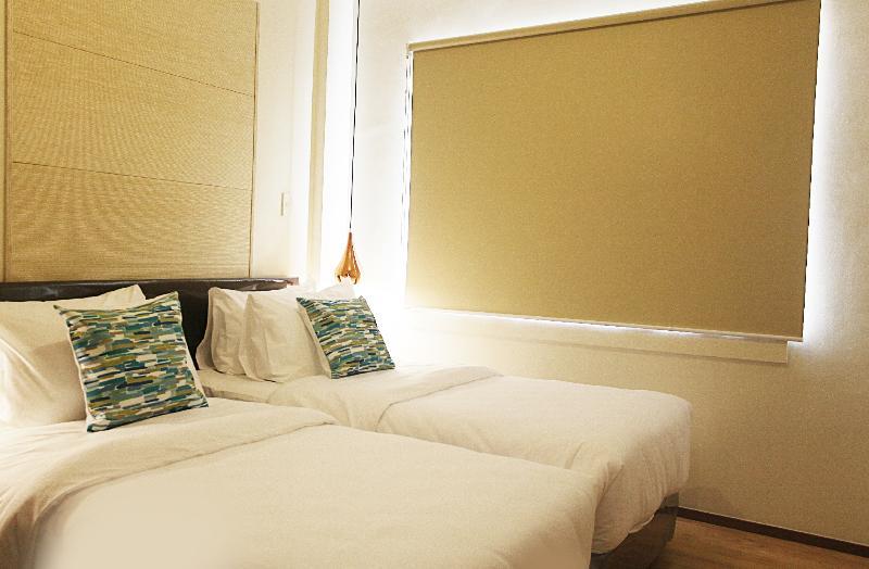 The Cirque Serviced Residences Quezon City Exteriör bild