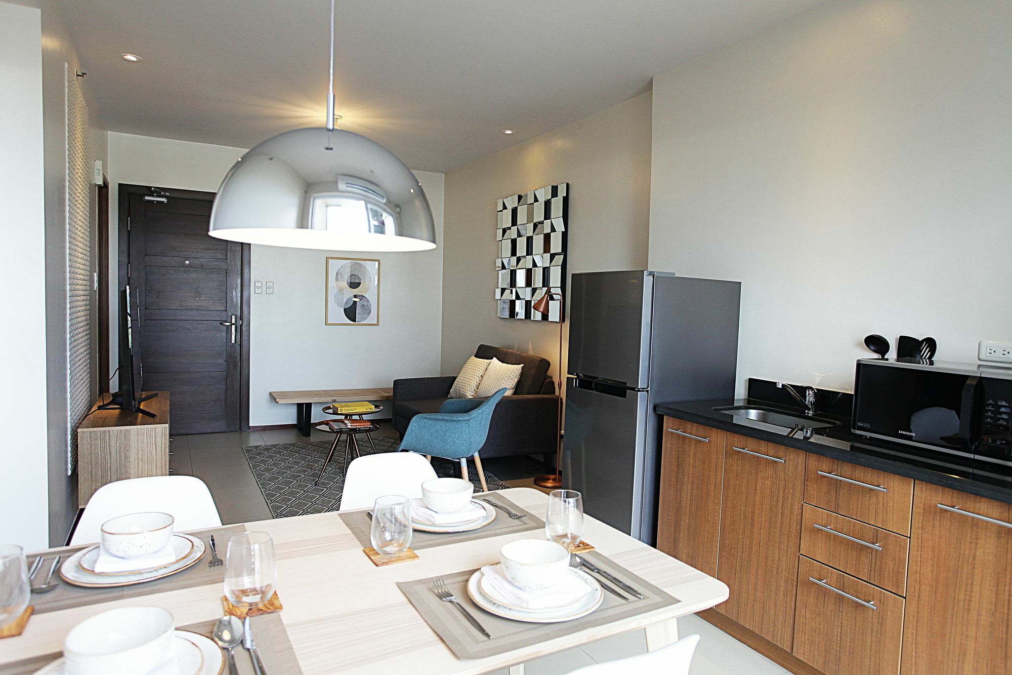 The Cirque Serviced Residences Quezon City Exteriör bild