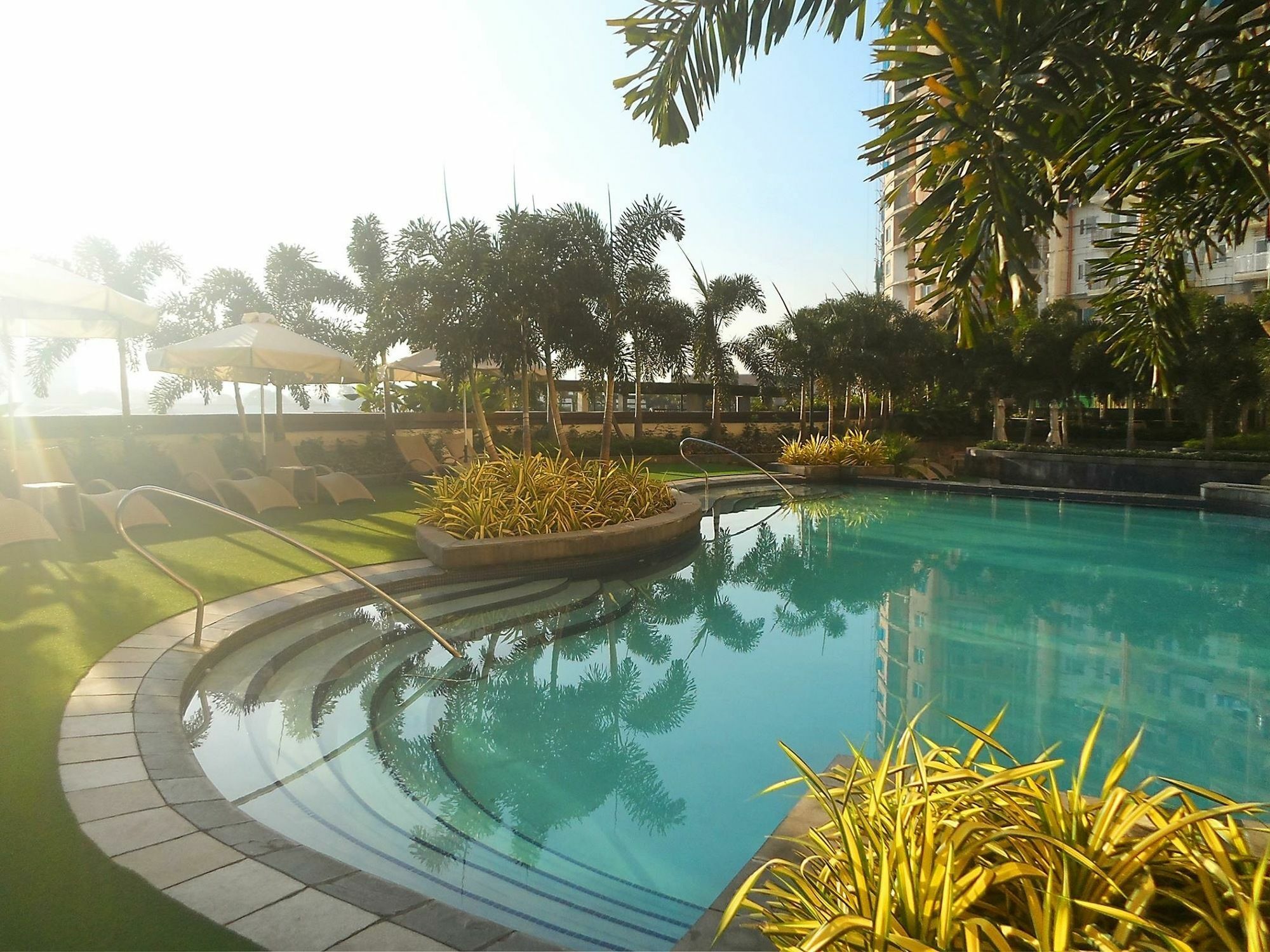 The Cirque Serviced Residences Quezon City Exteriör bild
