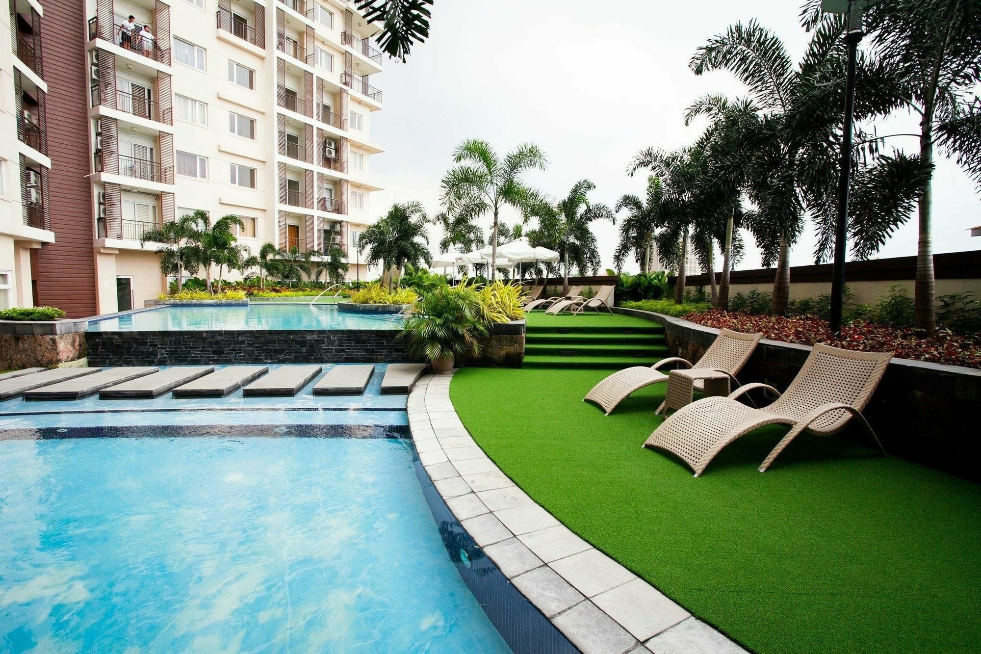 The Cirque Serviced Residences Quezon City Exteriör bild